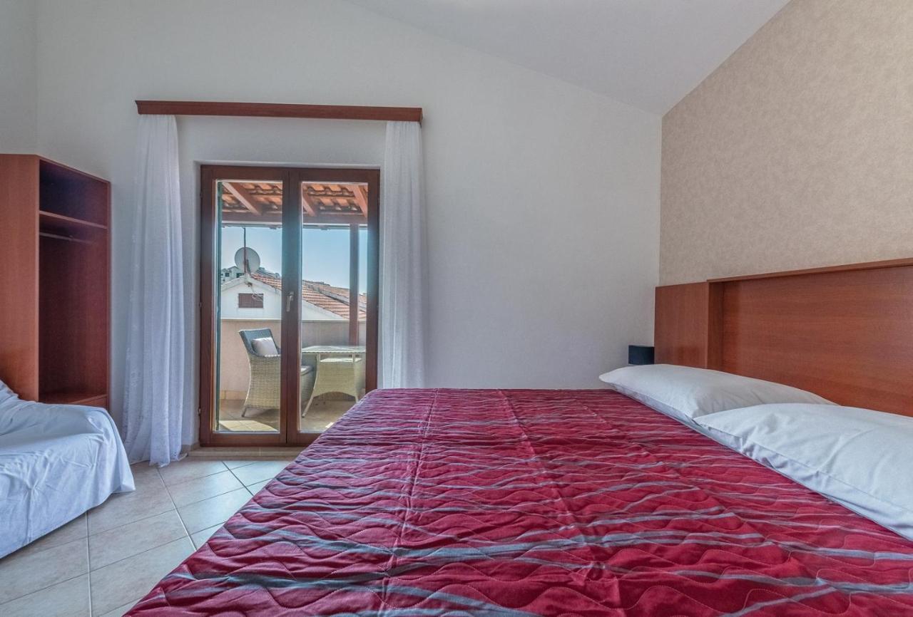 Apartments Ivana-Mira Okrug Gornji Buitenkant foto