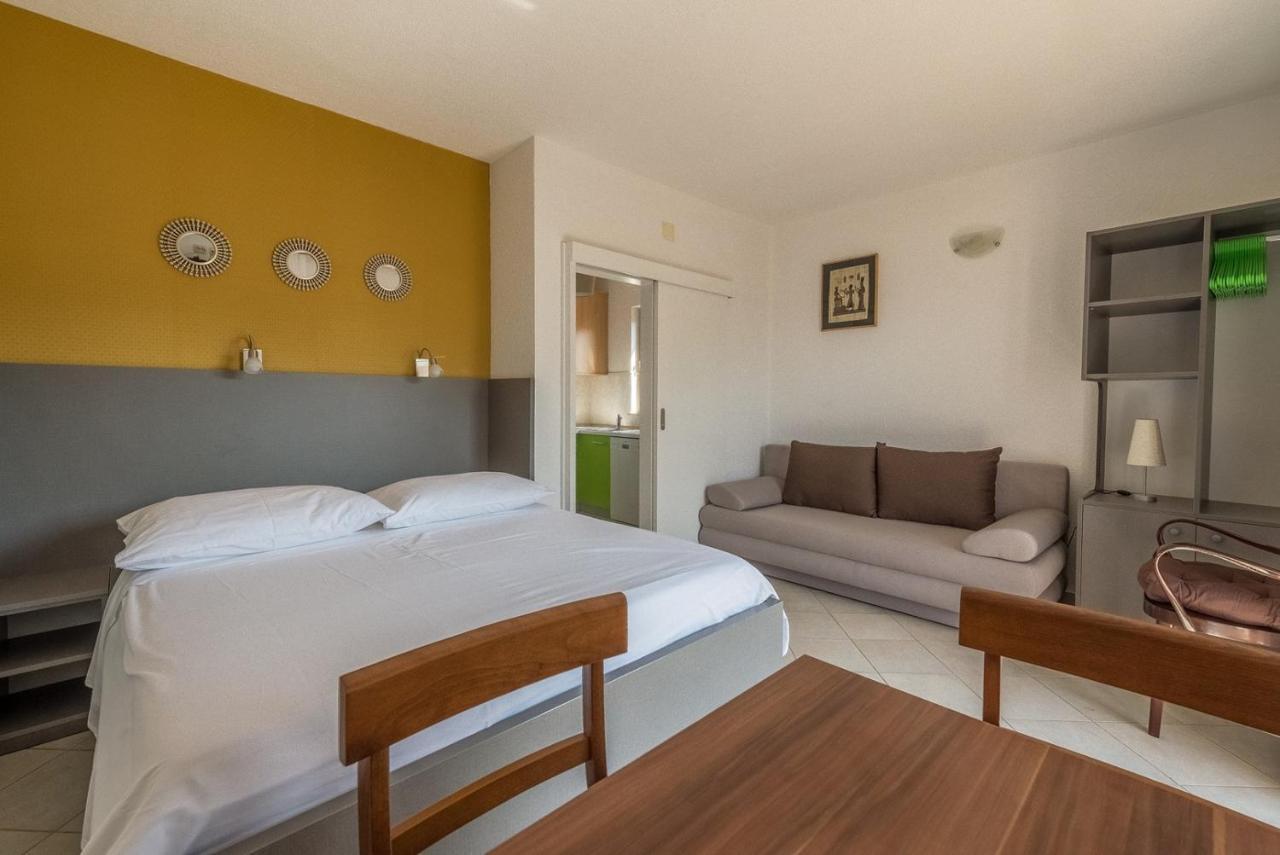 Apartments Ivana-Mira Okrug Gornji Buitenkant foto